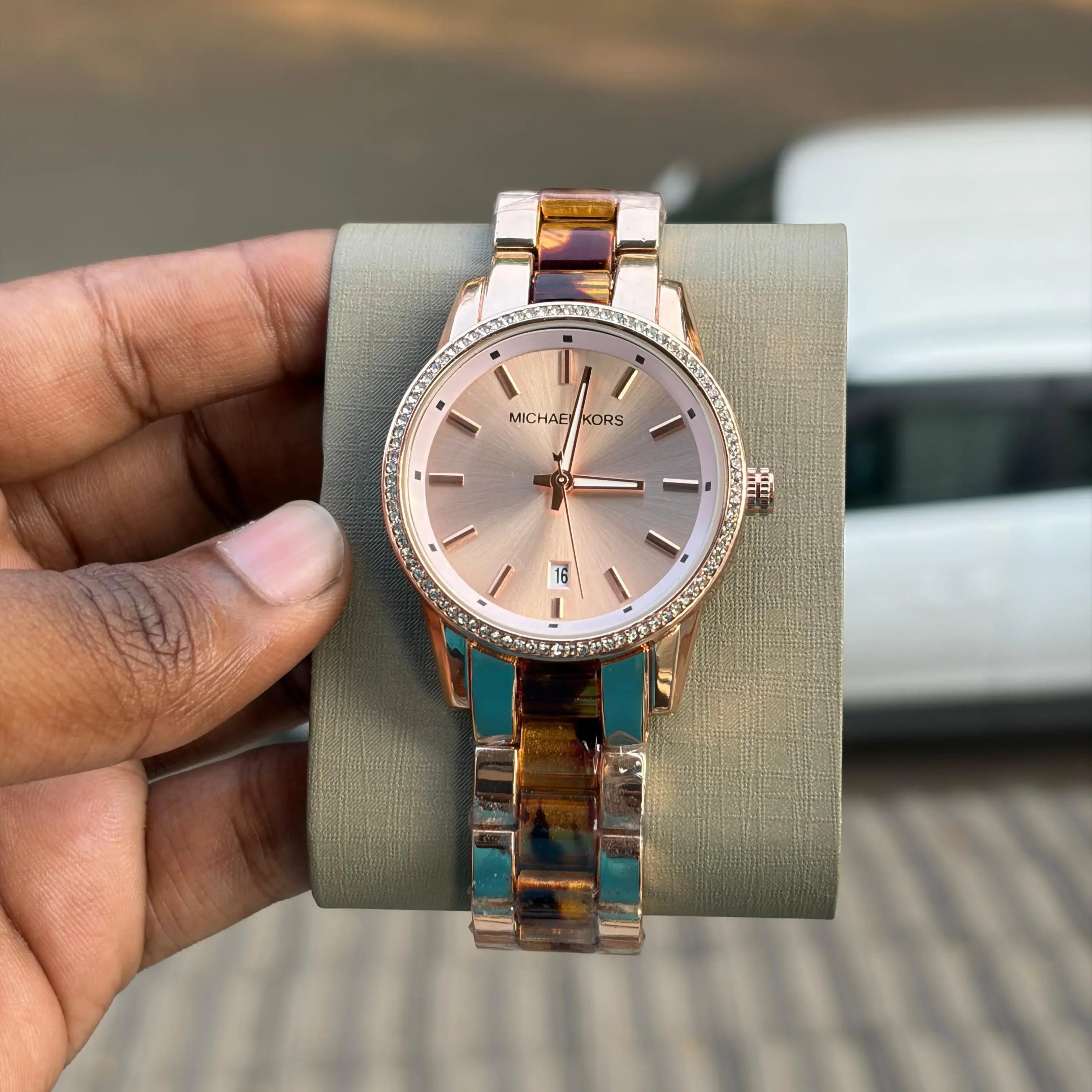 Mich*el Kor# Diamond - OM SAI TIMEPIECE