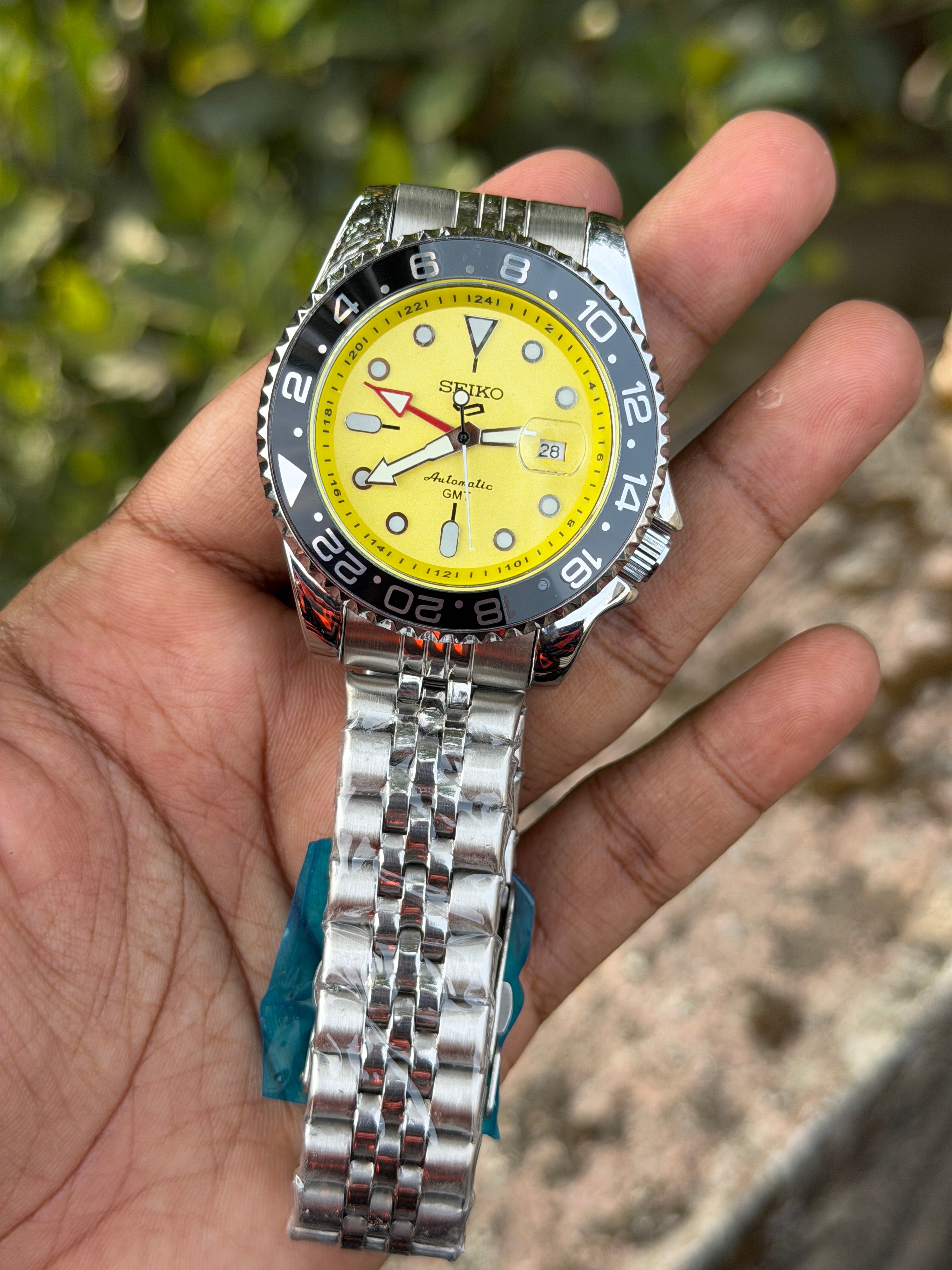 Se.iko 5 Sport SSK017 GMT - Yellow Dial - OM SAI TIMEPIECE